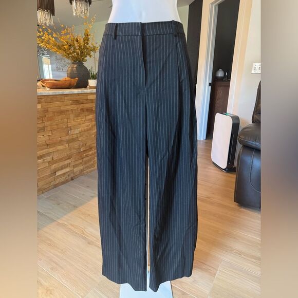 Elie Tahari Black Pinstriped Pleated Wide Leg Pants Size Medium - Picture 3 of 12